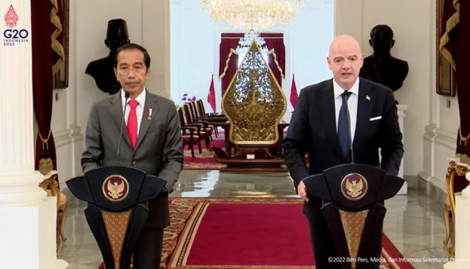 Presiden Jokowi menerima kunjungan Presiden FIFA Gianni Infantino. (Foto: PMJ News/YouTube Setpres)