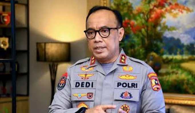 Asisten SDM Kapolri, Irjen Pol Dedi Prasetyo saat memberikan keterangan pers. (Foto: PMJ News)