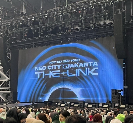 Konser boyband NCT 127 hari pertama di ICE BSD. (Foto: Twitter).
