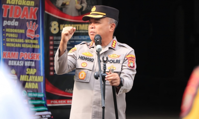 Kapolres Metro Bekasi Kota, Kombes Pol Hengki memberikan arahan kepada jajarannya. (Foto: PMJ News)