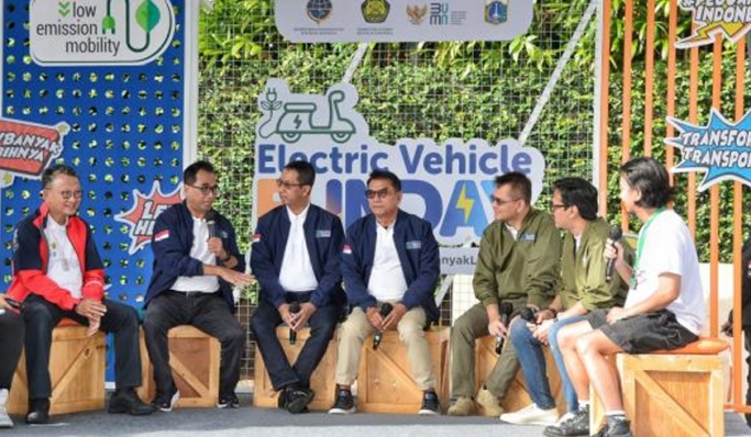 Penjabat Gubernur DKI Jakarta, Heru Budi Hartono menghadiri acara Electric Vehicle Funday di Car Free Day di Bundaran Hotel Indonesia, Jakarta Pusat. (Foto: PMJ News/Dok Kemenhub)