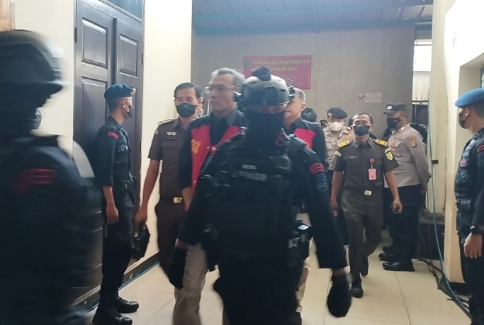 Terdakwa Hendra Kurniawan dan Agus Nurpatria kembali menjalani sidang di PN Jakarta Selatan. (Foto: PMJ News/Fajar)