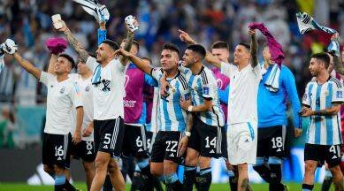 Selebrasi pemain Timnas Argentina usai menaklukkan Australia 2-1. (Foto: PMJ News)