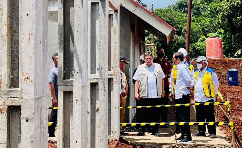 Jokowi Tinjau Progres 200 Rumah Antigempa untuk Korban Gempa Cianjur