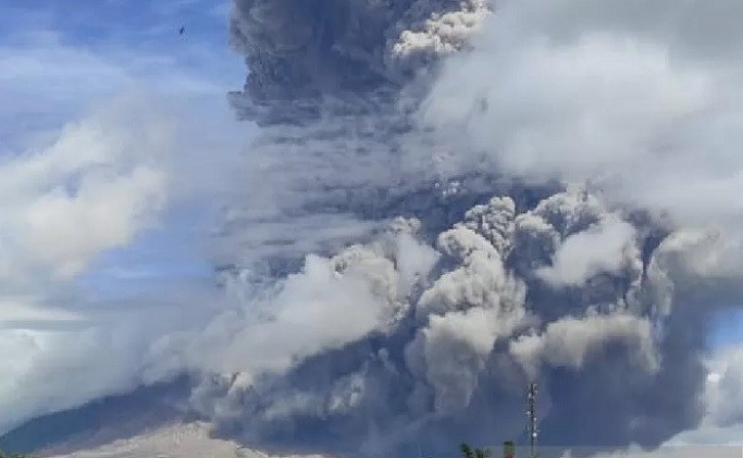 Gunung Sinabung Kolom Abu