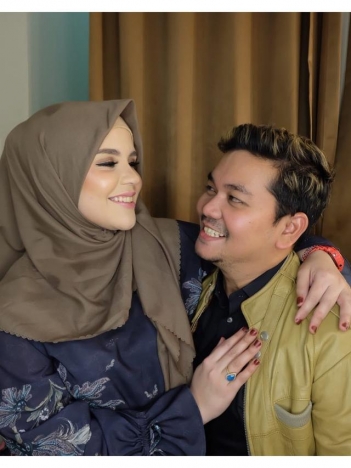 Indra Bekti bersama istrinya Aldilla Jelita. (Foto: PMJ/Instagram).