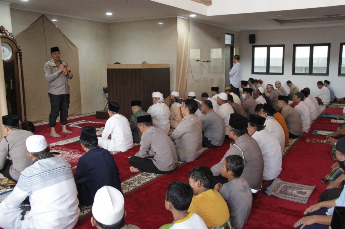 Polres Jakbar menggelar khotmil quran dan doa bersama. (Foto: PMJ News)