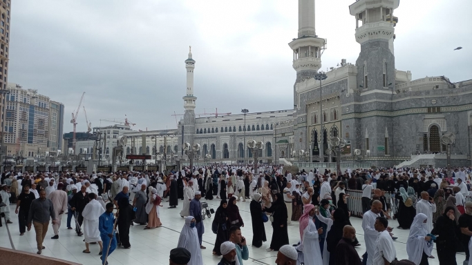 Jemaah haji memadati pelataran Masjidil Haram. (Foto: PMJ News/Ginting)