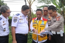 Kakorlantas Polri Irjen Pol Firman Shantyabudi bersama stakeholder terkait melakukan mengecek jalur pantai selatan yang dipakai untuk arus mudik 2023. (Foto: PMJ News/Dok NTMC Polri)