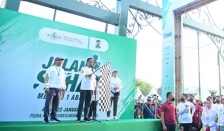 Presiden Jokowi membuka dan mengikuti kegiatan jalan sehat dalam rangka menyongsong 1 abad Nahdlatul Ulama. (Foto: PMJ News/BPMI Setpres)