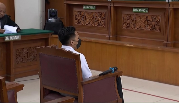 Bharada E jalani sidang. (Foto: PMJ/Fajar/Layar CNN Indonesia). 