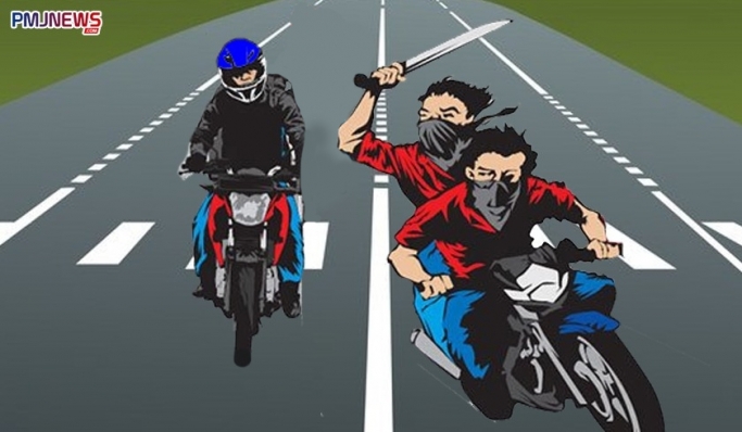 Pengendara sepeda motor menjadi korban begal. (Foto: PMJ News/Ilustrasi)