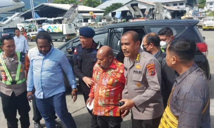Gubernur Papua Lukas Enembe diamankan dan dibawa KPK ke Jakarta. (Foto: PMJ News/Istimewa)