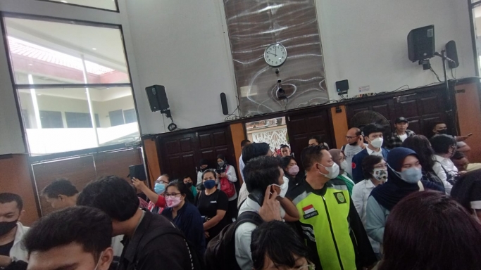 Ruang Sidang Vonis Bharada E dipenuhi pengunjung. (Foto: PMJ/Fajar).