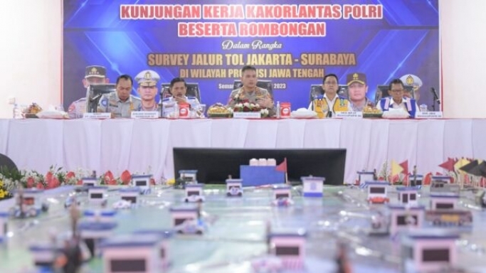 Kepala Korps Lalu Lintas (Korlantas) Polri, Irjen Pol Firman Shantyabudi melakukan survei jalur mudik Tol Jakarta-Semarang. (Foto: PMJ News/NTMC Polri)