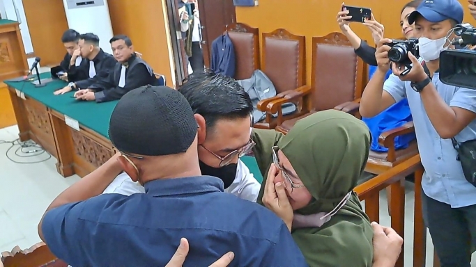 Keluarga terdakwa Irfan Widyanto hadiri sidang vonis. (Foto: PMJ/Fajar).