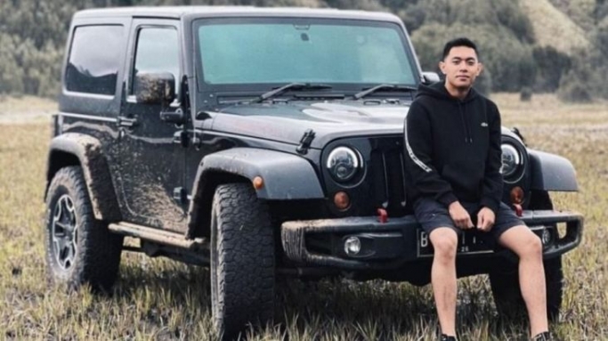 Terpidana Mario Dandy saat mejeng di Rubicon miliknya. (Foto: PMJ/Doknet).