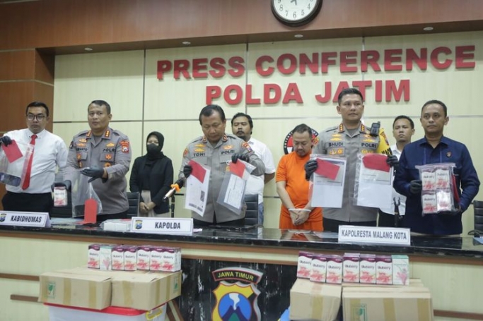 Keterangan pers penangkapan Wahyu Kenzo. (Foto: Dok Net)