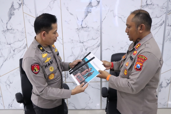 Kapusjarah Polri  Brigjen Pol Hari Nugroho dan jajarannya.  (Foto: PMJ News)