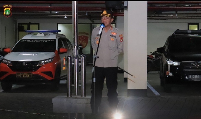 Kapolres Metro Bekasi Kota, Kombes Pol Dani Hamdani saat memberikan arahan. (Foto: PMJ News/Instagram @restrobekasikota_official)