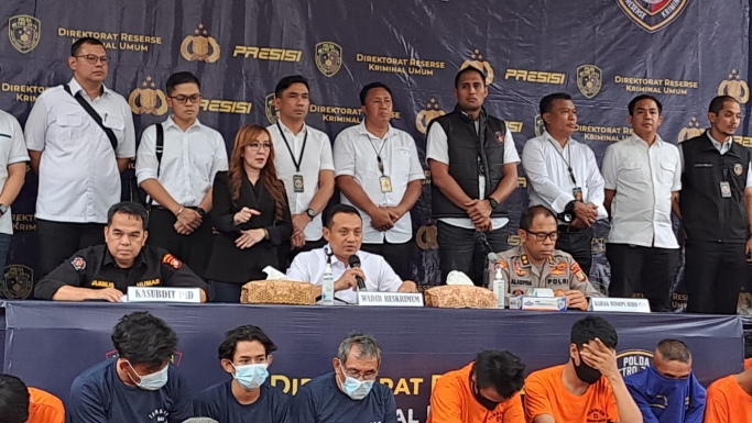 Wadirreskrimum Polda Metro Jaya AKBP Imam Yulisdiyanto dan jajarannya. (Foto: PMJ News/ Fajar)