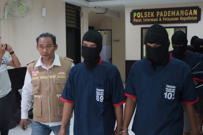Para pelaku kejahatan yang diamankan polisi. (Foto: PMJ News)
