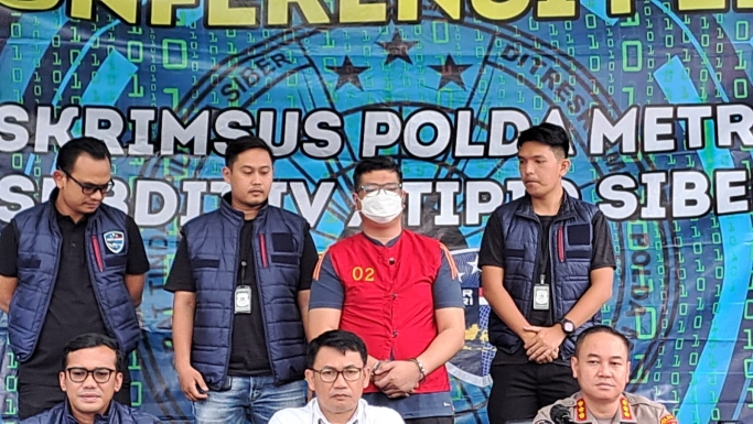 Dirreskrimsus Polda Metro Jaya Kombes Pol Auliansyah Lubis dan jajarannya. (Foto: PMJ News/ Fajar)