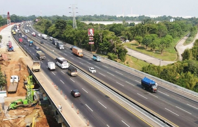 Ratusan kendaraan pemudik mulai meninggalkan Jakarta. (Foto: PMJ News/Twitter)