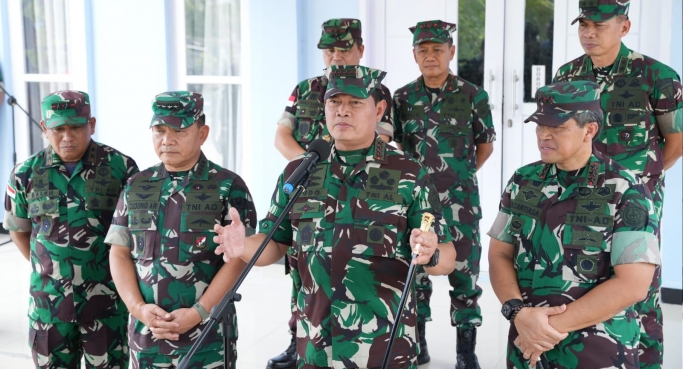 Panglima TNI Laksamana Yudo Margono memberikan keterangan pers di Papua. (Foto: PMJ News/Puspen TNI)