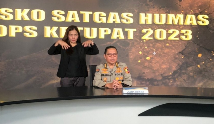 Juru Bicara Divisi Humas Polri, Kombes Pol Erlangga saat konferensi pers. (Foto: PMJ News/Dok Divhumas Polri)