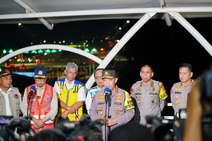 Kapolri Jenderal Listyo Sigit Prabowo bserta jajarannya. (Foto: PMJ News)