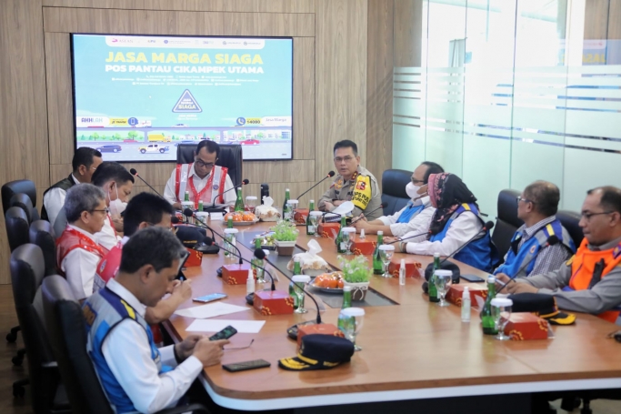 Kakorlantas Irjen Pol Firman Shantyabudi bersama Menhub dan jajarannya.