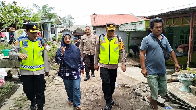 Jajaran Polda Sumut salurkan bantuan kemanusiaan. (Foto: PMJ News)