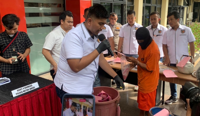 Polres Metro Jakarta Selatan menggelar perkara kasus pengoplosan tabung gas. (Foto: PMJ News)