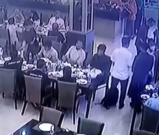 Aksi pencurian terekam kamera CCTV. (Foto: Tangkapan Layar Instagram lensa_berita_jakarta).