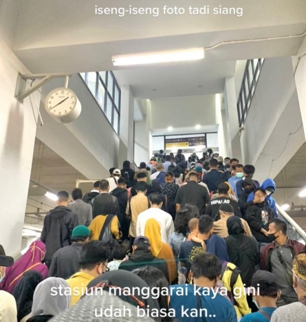 Foto yang viral di medsos. (Foto: Twitter txtdrjkt).
