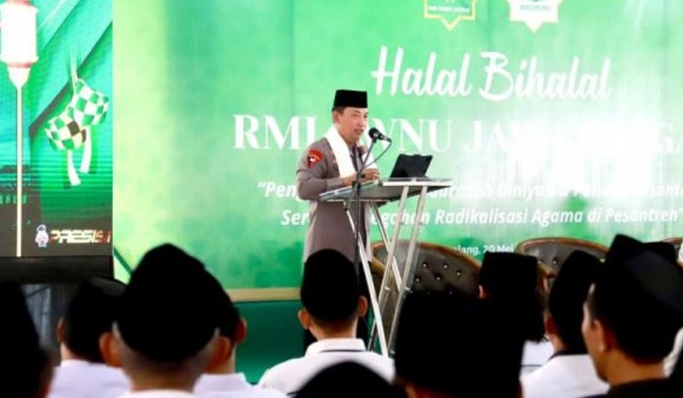 Kapolri Jenderal Listyo Sigit Prabowo saat menghadiri undangan di Pondok Pesantren Subhanul Wathon, Magelang, Jawa Tengah. (Foto: PMJ News/Divhumas Polri)