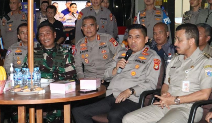 Kapolda Metro Jaya, Irjen Pol Karyoto mendatangi Gang Mayong, Jatinegara, Jakarta Timur. (Foto: PMJ News)