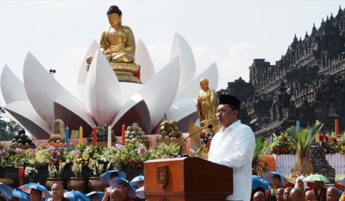 Wakil Menteri Agama, Zainut Tauhid Sa'adi di acara Puncak Peringatan Hari Tri Suci Waisak 2567BE/2023 di Candi Borobudur. (Foto: PMJ News/Dok Kemenag)