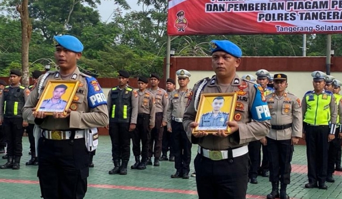 Kapolda Metro Jaya mengeluarkan putusan Pemberhentian Tidak Dengan Hormat (PTDH) dua personel Polres Tangerang Selatan. (Foto: PMJ News)