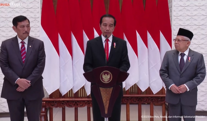 Presiden Jokowi saat konferensi pers di Bandara Halim Perdanakusuma sebelum bertolak ke Australia. (Foto: PMJ News/YouTube Setpres)