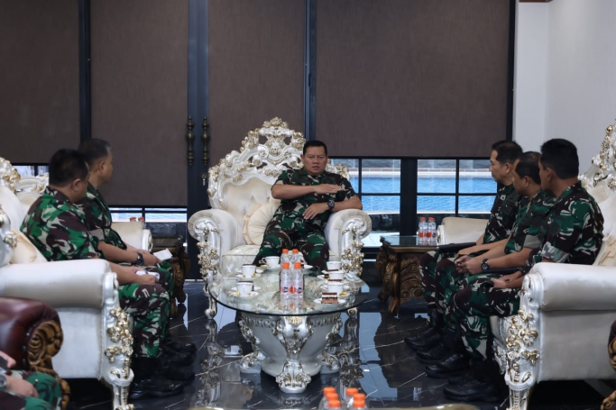 Panglima TNI Laksamana TNI Yudo Margono menugaskan 6 Jenderal sebagai Atase Pertahanan. (Foto: PMJ News)