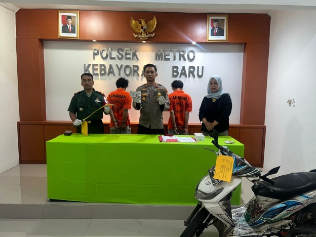 Dua pelaku begal motor diamankan. (Foto: PMJ/Ist).