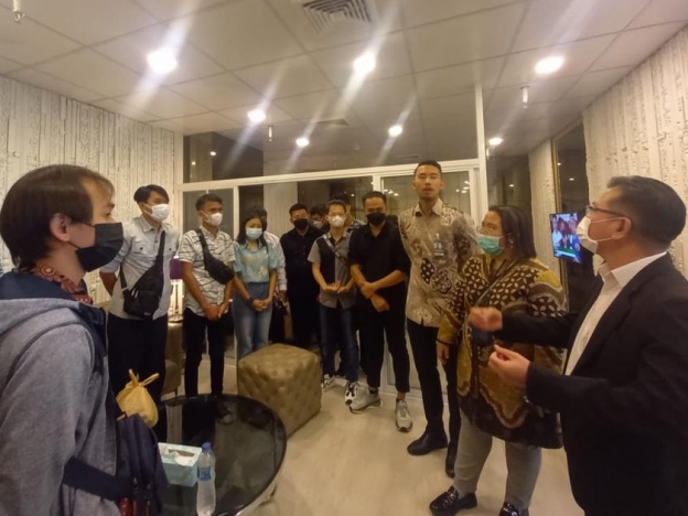 Belasan WNI yang diduga korban TPPO tiba di tanah Air. (Foto: dok Kemenlu)
