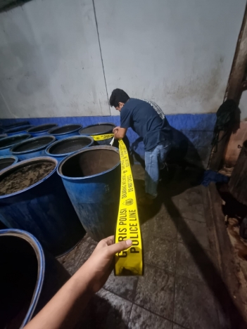 Pabrik jamu ilegal di Banyuwangi. (Foto: PMJ/Fajar). 