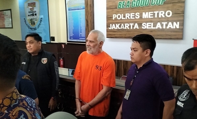 Polisi menetapkan aktor senior Pierre Gruno sebagai tersangka terkait kasus penganiayaan. (Foto: PMJ News/Fajar)