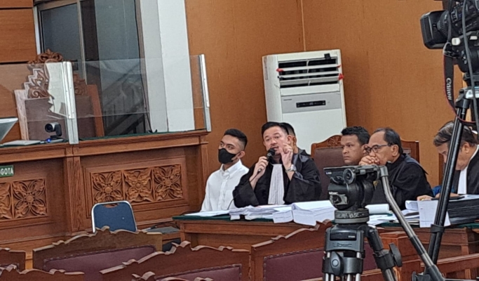 Penasihat hukum terdakwa Mario Dandy Satriyo, Andreas Nahot Silitonga mengikuti jalannya sidang di PN Jakartas Selatan. (Foto: PMJ News/Tangkapan Layar)