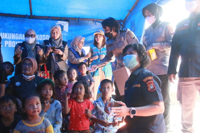 Polda Metro Jaya membuka posko layanan kesehatan di lokasi pengungsian warga. (Foto: PMJ News)