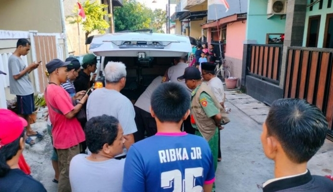 Seorang kuli bangunan ditusuk hingga tewas di Perumahan Villa Mas Garden, Bekasi Utara, Kota Bekasi. (Foto: PMJ News/Istimewa)