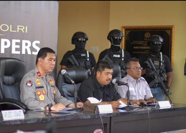 Juru Bicara Densus 88 Kombes Pol Aswin Siregar dan jajaran di Mapolresta Surakarta. (Foto: PMJ News)